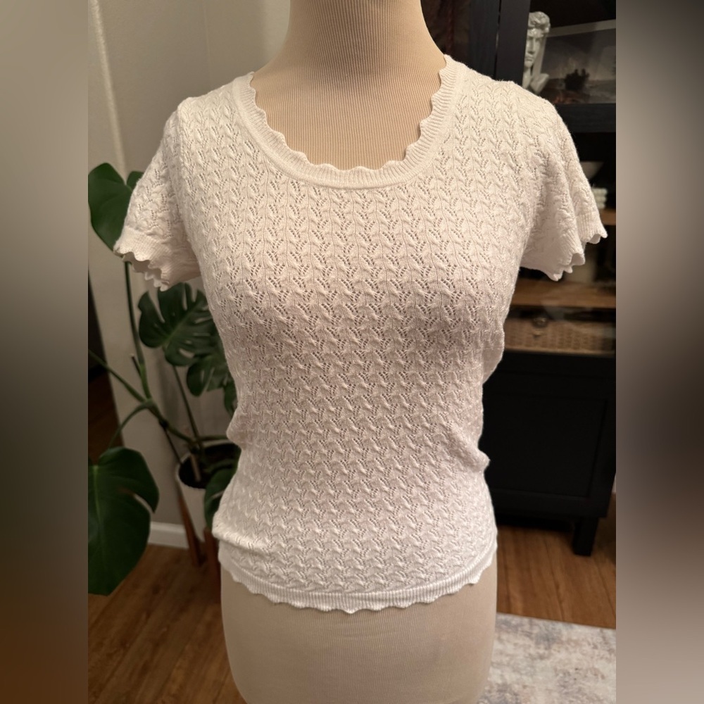 THE WORKSHOP Scallop Trim, waffle knit white Top size medium